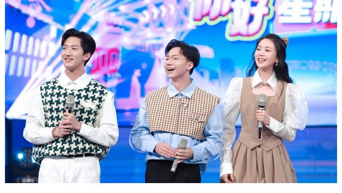 快乐家族悄然消失，《你好星期六》不再快乐，何炅辛苦又落寞！