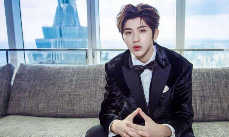 何穗|蔡徐坤录制跑男时，全程只拉着一个女生，看清是谁后粉丝彻底酸了