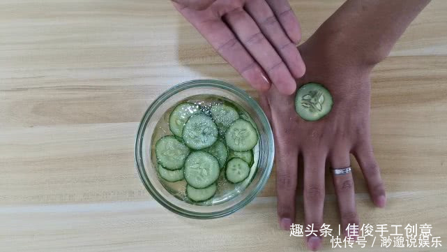 补水液|黄瓜用开水泡一泡真厉害,我也是才知道,省钱又实用学学吧