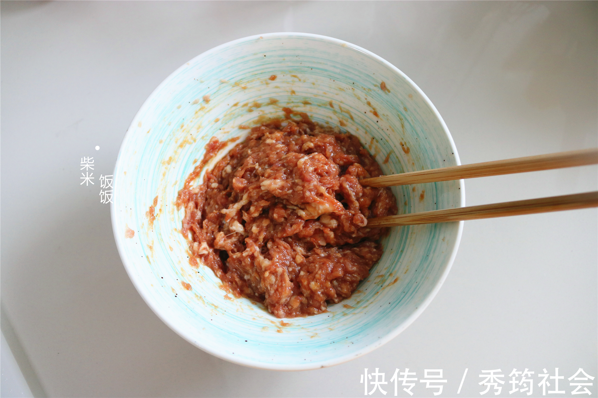 鲜香|跟87岁奶奶学调馄饨馅,咬一口满嘴汁,鲜香弹牙,太好吃了