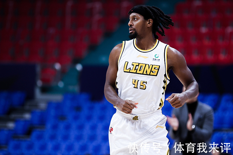 广厦男篮|11分+12分!胡金秋不再孤单,三塔在线弥补广厦短板,王博幸福了