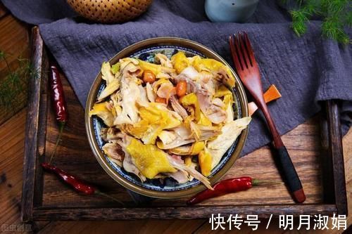 粤菜看家美食盐焗鸡，做法简单，自己在家轻松做，超下饭不够吃