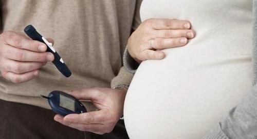 葡萄|担心遗传小眼基因,孕妈狂吃葡萄,等到宝宝出生却不敢认