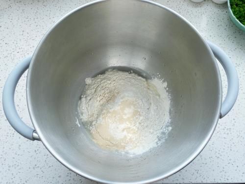 面团|天热想吃花卷自己做，半小时就能蒸一锅，做法简单1根筷子就搞定