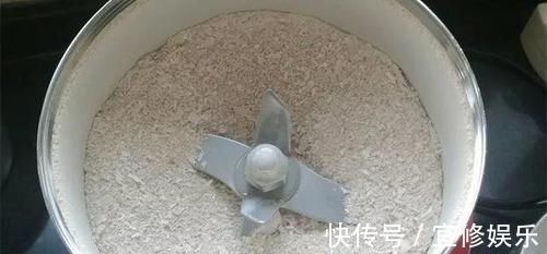 君子兰|君子兰不开花?2种废料埋盆里,花箭蹭蹭冒,开花2个月