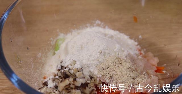 胡萝卜|不爱吃蔬菜的宝宝都吃上瘾了！一口吃进10种营养，一锅都不够吃