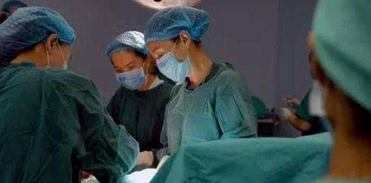 宝妈|产妇生完孩子后,突然想要“上大号”,医生听了后赶紧去抢救