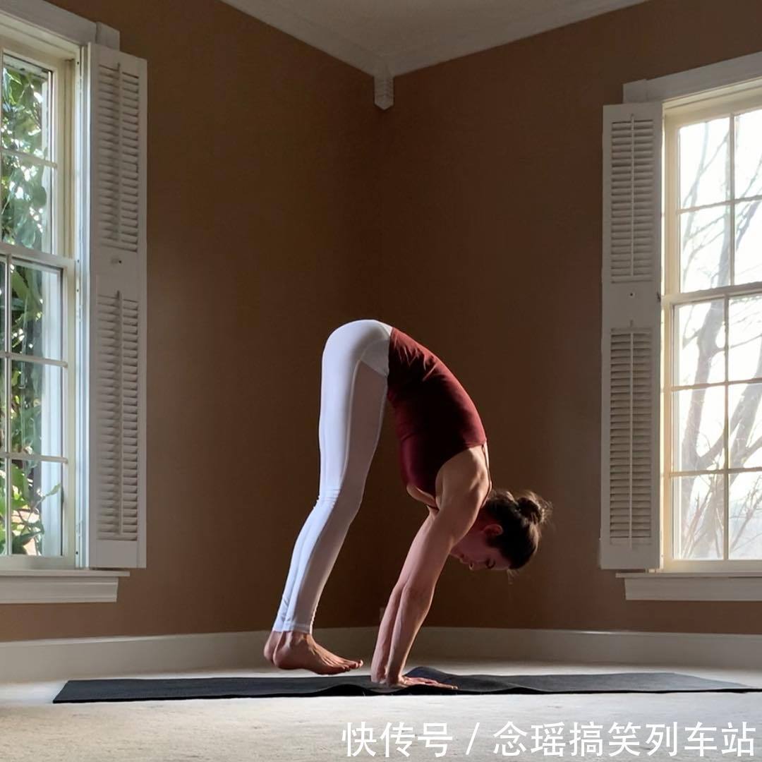 手臂|韩雪穿得够年轻,白衬衫搭配牛仔套装似少女,一双漫画腿太抢风头