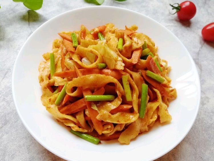 想吃炒面，自己在家就能做，简单几步就出锅，经济又实惠