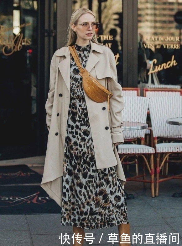 风衣下面不一定穿裤子,今年流行这样穿,显高又时髦,拯救小个子