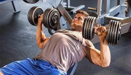 男人|90后帅气小伙,打造出立体胸肌,男人如何练习胸大肌?