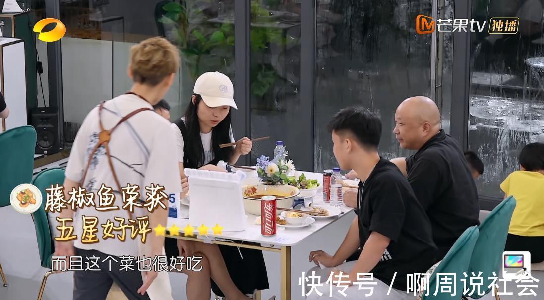 中餐厅5|《中餐厅5》到底有多假客人吃到生米线不吭声，赵丽颖反应得体