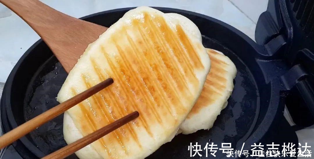 面粉别蒸馒头了,加2个鸡蛋,个个蓬松暄软,比面包简单好吃