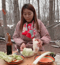 |搞笑GIF:妹子,养你有点害怕,虽然成本不算太高