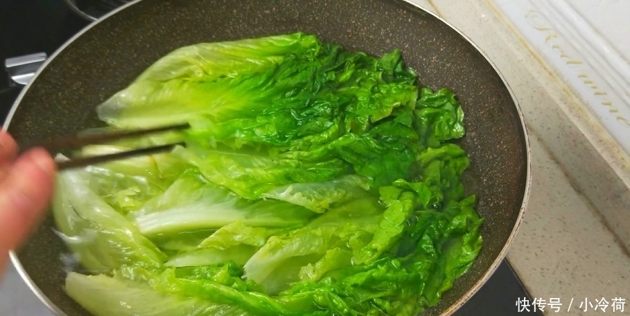  生菜怎么做好吃？教你秘制美味的“蚝油生菜”，好吃营养又下饭