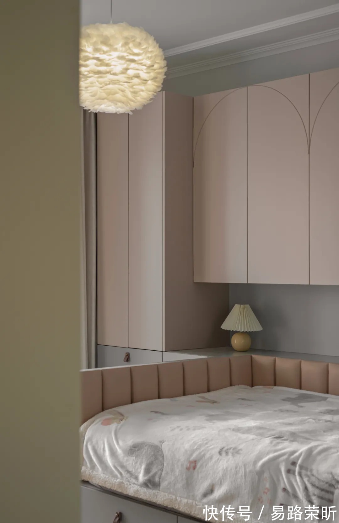 住所|把屋主中意的颜色通通搬到家中,塑造出一个时尚又颇具复古气息的高级感住所