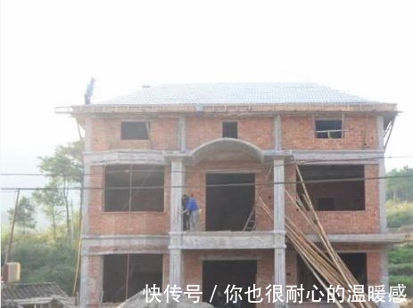 砖体|现在农村流行盖3层小楼和别墅,需要多少钱10万够吗