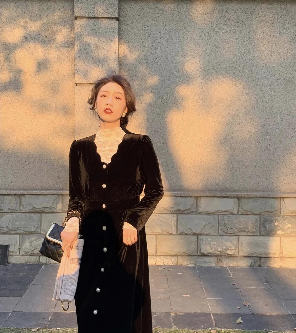 穿搭|秋冬怎么穿才洋气,试一试“丝绒连衣裙”端庄优雅,漂亮大方!