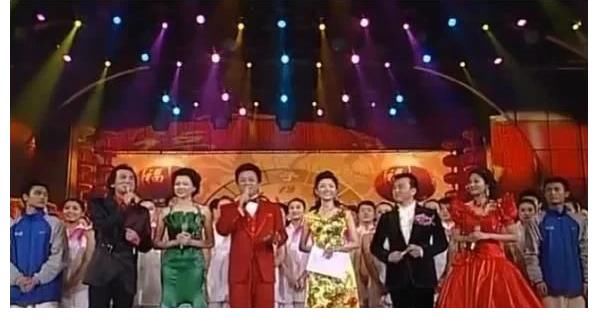 劉芳菲|2007春晚“黑色三分鐘”堪稱連環(huán)撞，誰第一個(gè)失誤？主持搞笑