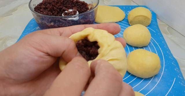 保鲜膜|面包很好吃,有4个鸡蛋,又软又甜,不用烤箱你就能成功