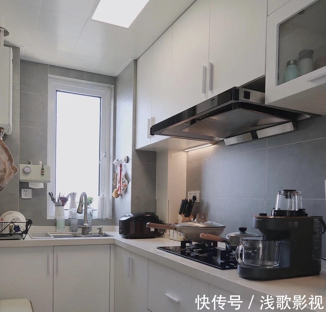 投影仪|业主80㎡的西边套，装下来花费30万，三房改两房，就一个字“值”