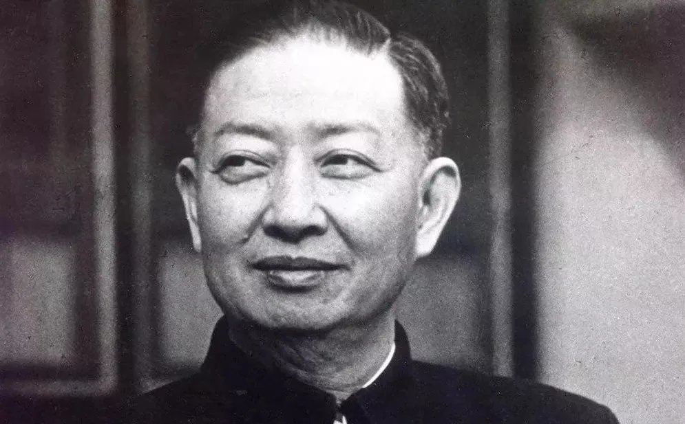 余光中@一个人最大的魅力：骨子硬气，言行大气，心藏静气