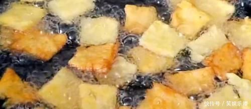 搅拌均匀|剩米饭里加1个鸡蛋，不用蒸不用炒，一擀一切，出锅孩子就抢吃光