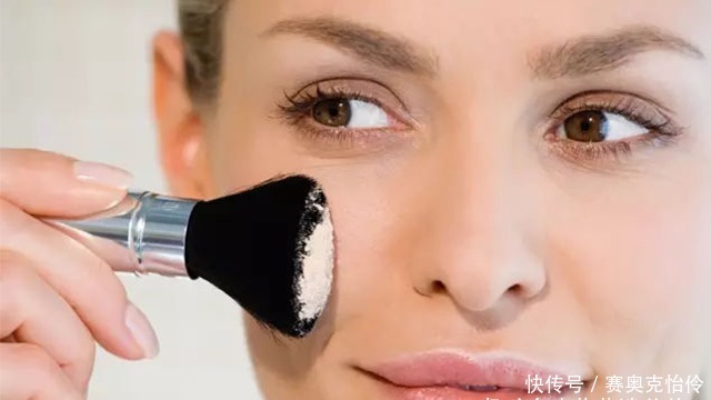 遮瑕膏|长痘痘能化妆吗?不行,但要见重要客户,不化妆不行啊,怎么办?