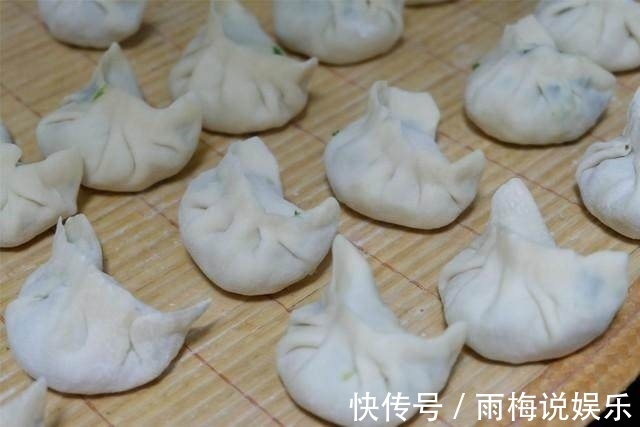 起阳草|韭菜鸡蛋馅饺子,关键在馅,有了这两样法宝,饺子不出水味更鲜