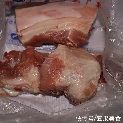 好吃|这道简易版萝卜丝扣肉，怎么做都好吃