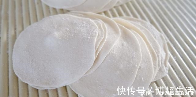 特殊时期学会这样做饺子皮，想吃饺子就不用出门去买了