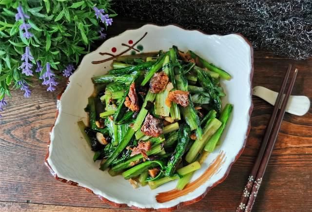 豆豉鲮鱼油麦菜怎样做好吃?教你炒制小技巧,油麦菜颜色翠绿不黄