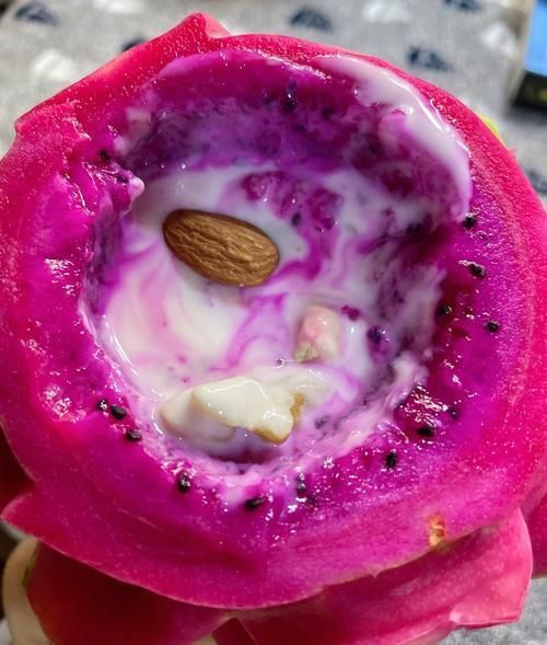 刘海|关晓彤用火龙果做小零食，《王牌对王牌》分享新吃法，好吃不洗碗