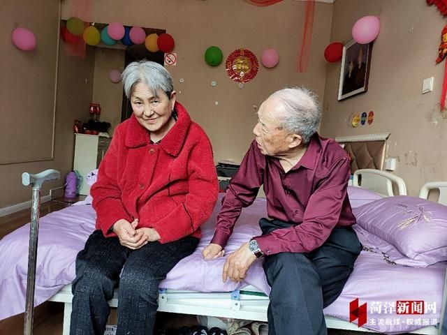 新郎83岁、新娘76岁，护理院里上演浪漫特殊婚礼