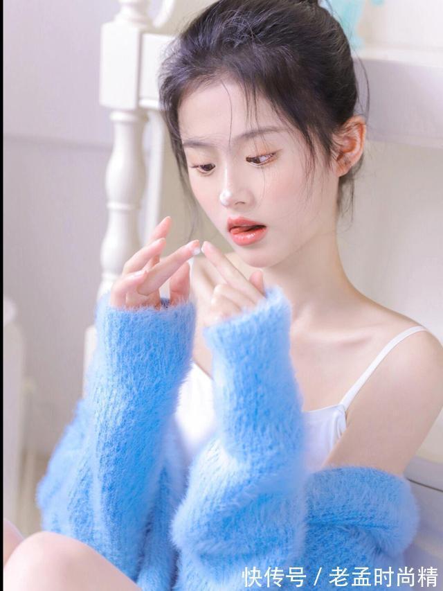 蓝色 为什么女人穿蓝色毛衣这么好看?给人一种很清澈的感觉,漂亮
