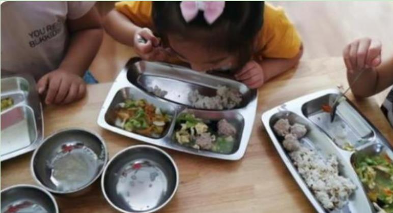 家长群|幼师误发午餐照到家长群,虽然很快撤回,还是被眼尖的家长截图了
