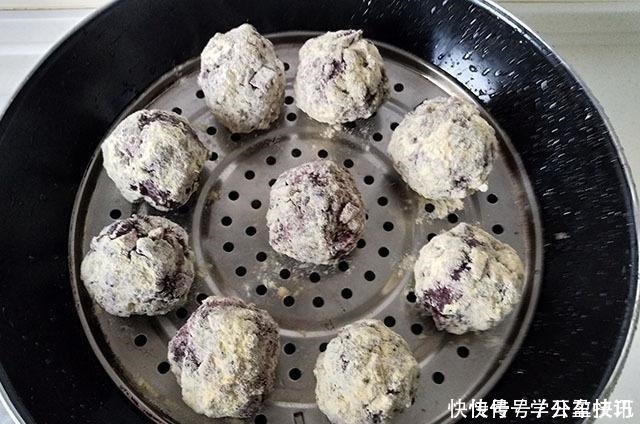 美味|吃包子米饭不如吃它，样子不好看却满满都是料，拌好一蒸，美味