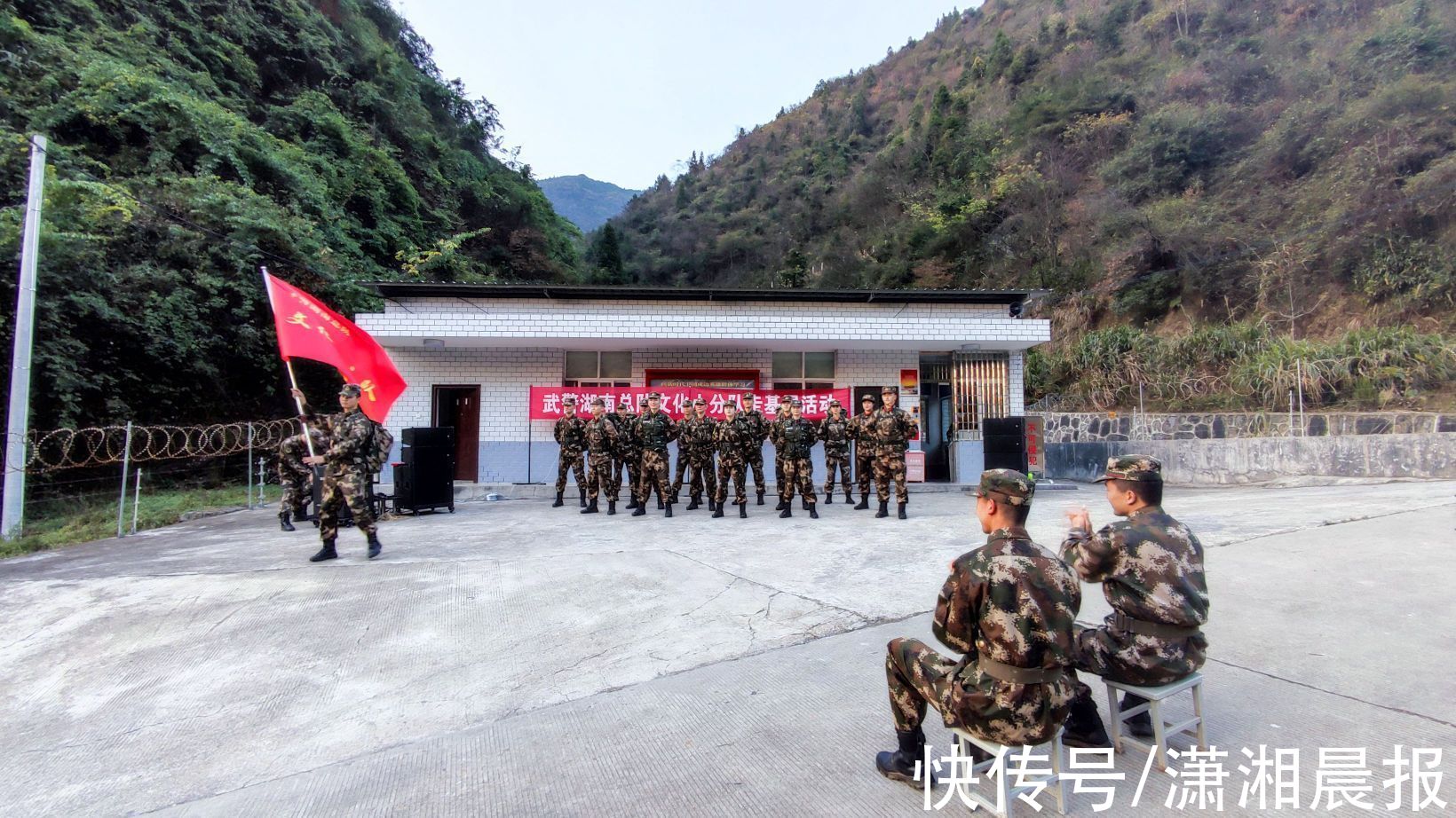 大山深处，23人的演出，观众只有2人