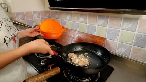  关键|炖猪蹄，什么时候放盐很关键，掌握好窍门，猪蹄软烂入味又好吃