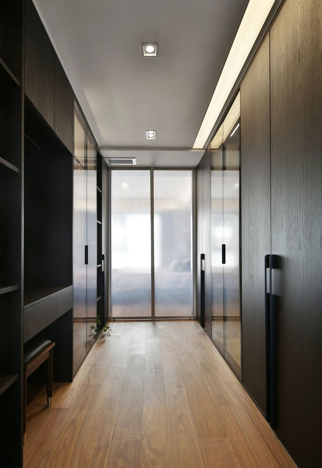 诗意|210㎡新中式,现代简雅舒适,中式端庄布置,营造禅意气质