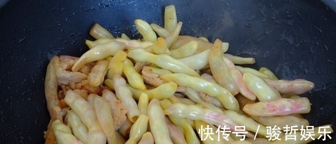 夏季，这是我吃不腻的午餐，就一盘，顶饱低脂又营养，错过等一年