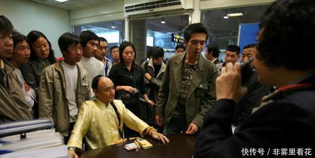 清朝|此人是清朝皇族后人,为享受特权大闹售票处,一句话惹现场人大怒!