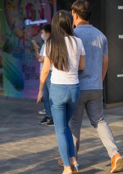 舒适|基础款白色短袖显自然美，清爽又舒适