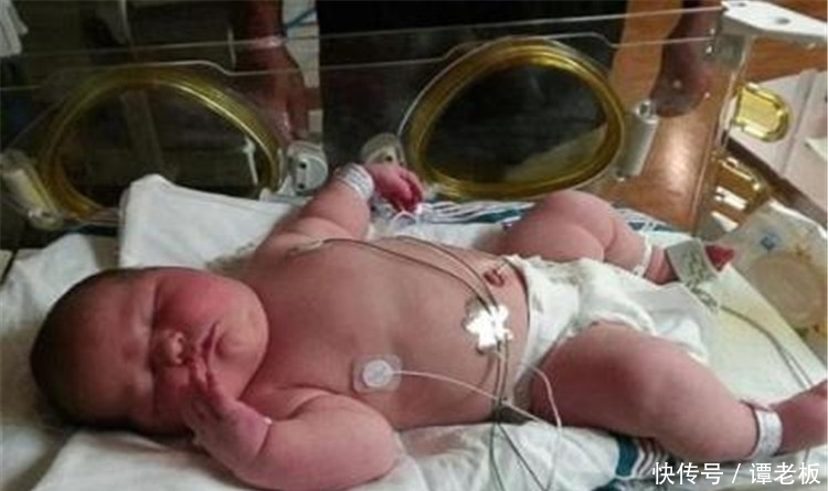 孩子出生就有32斤,护士双手都抱不动,网友:怎么可能?