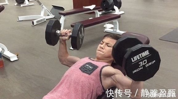 男孩|美国15岁男孩沉迷健身练成一身肌肉,大家却都为他这个隐忧担心!