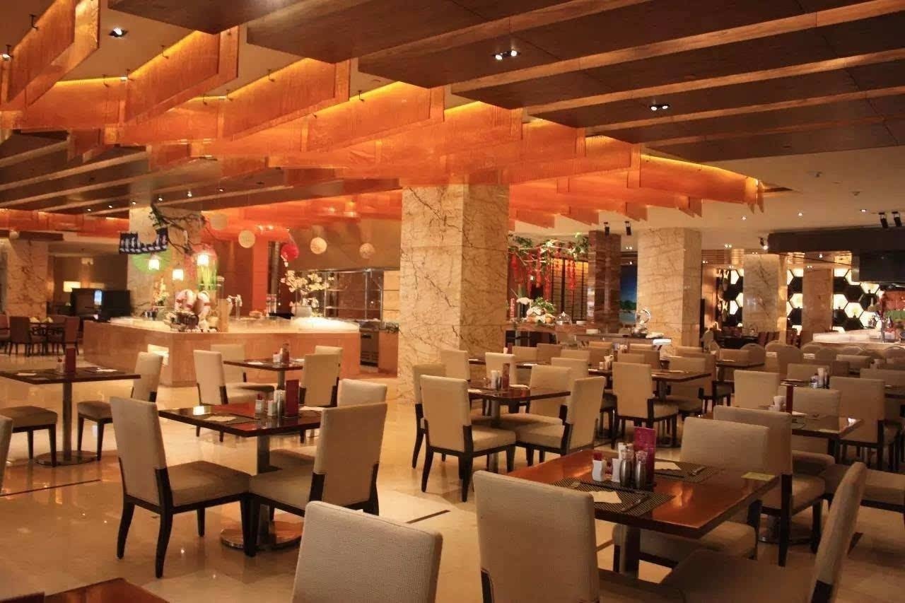 爸妈们|父母吃烧烤嫌孩子碍事,把娃装包里,宝宝说我不是赠品你信么