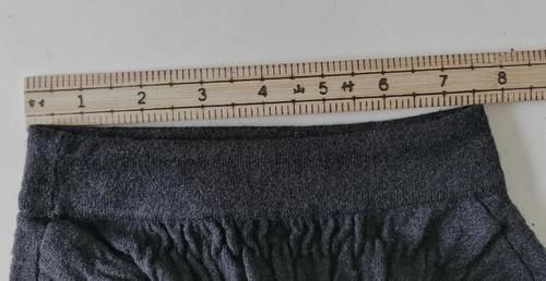 只用1根皮筋就解决了毛衣领子松懈难题，这里的妙招你想到了吗？