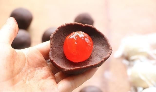 外面一个要8块钱,自己在家做好吃无添加,咬一口酥得掉渣,太香