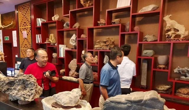 收藏家|增陵赏石|我有一个梦想石城四百八十馆,千门万户皆藏石