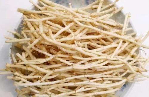 女性担心老太快，推荐常吃三种食物，减少皱纹，有益健康！